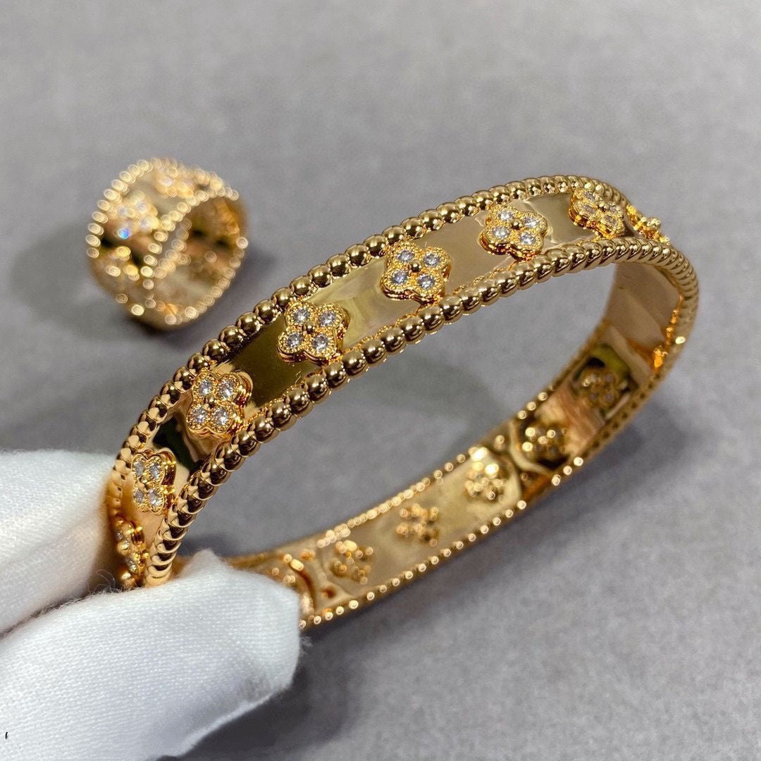 Pèarl Clover Bangle