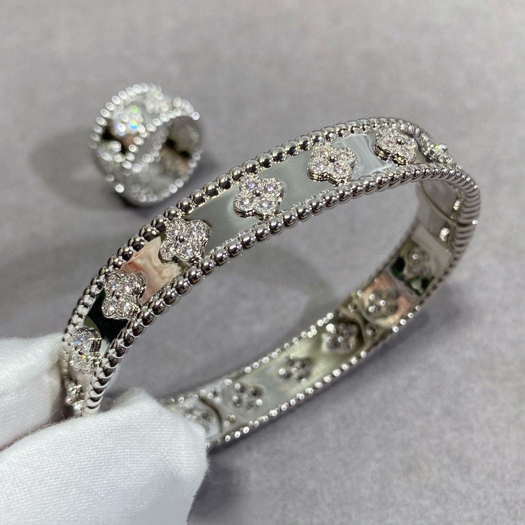 Pèarl Clover Bangle (Silver)
