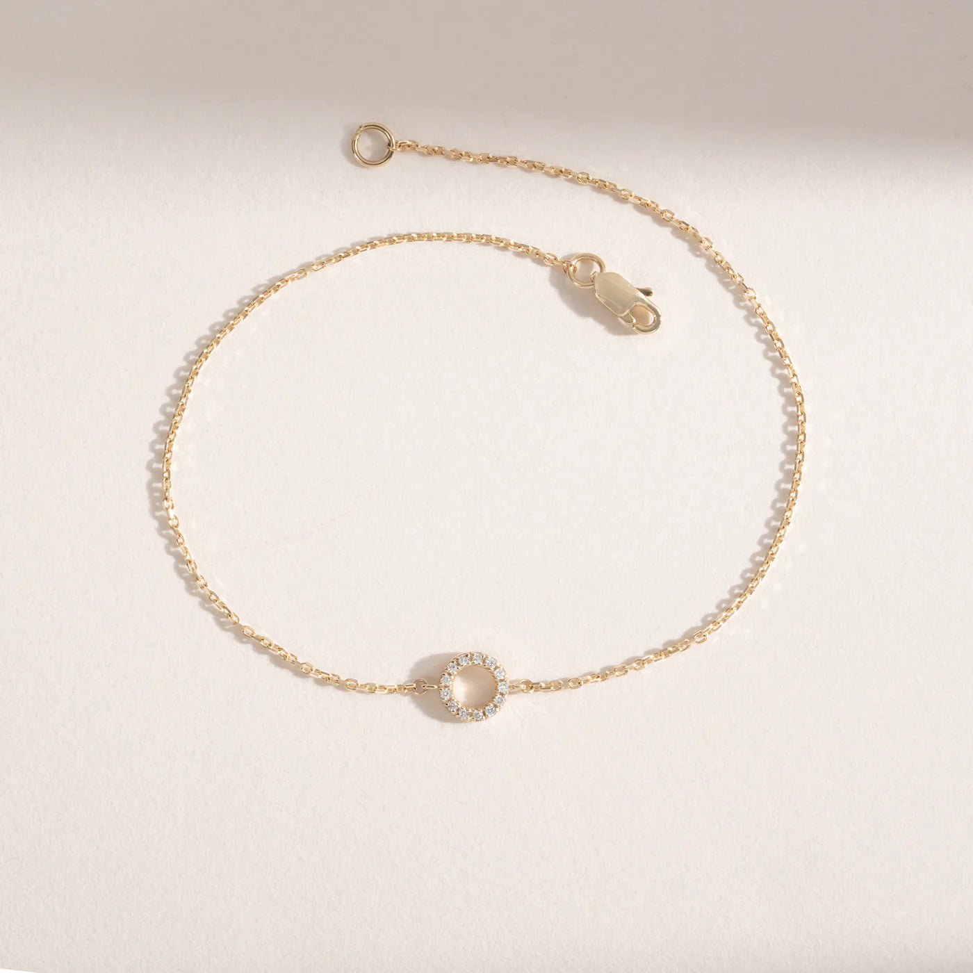Minimal O Bracelet