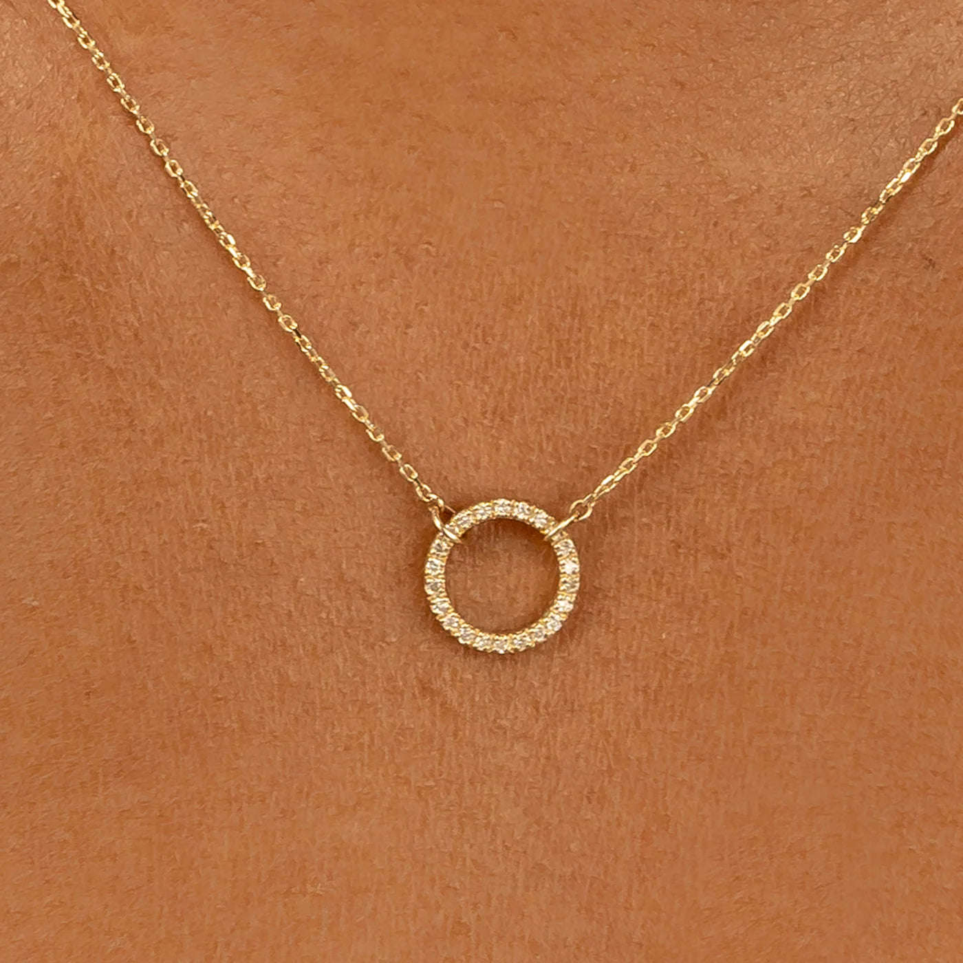 Minimal Round Pendant