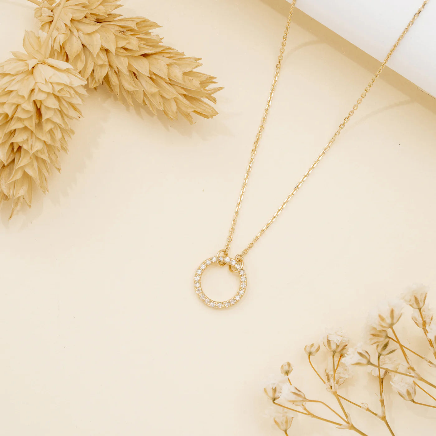 Minimal Round Pendant