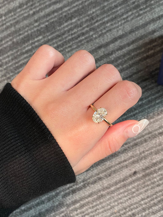 Oval cut Solitaire