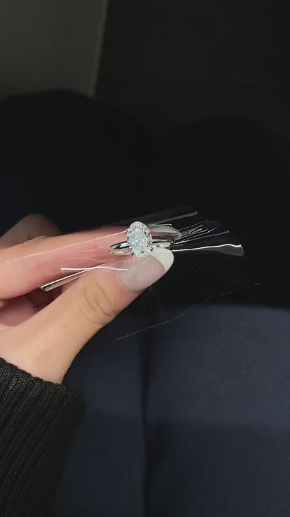 Oval cut Solitaire