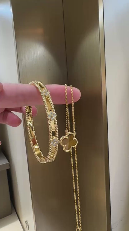 Pèarl Clover Bangle